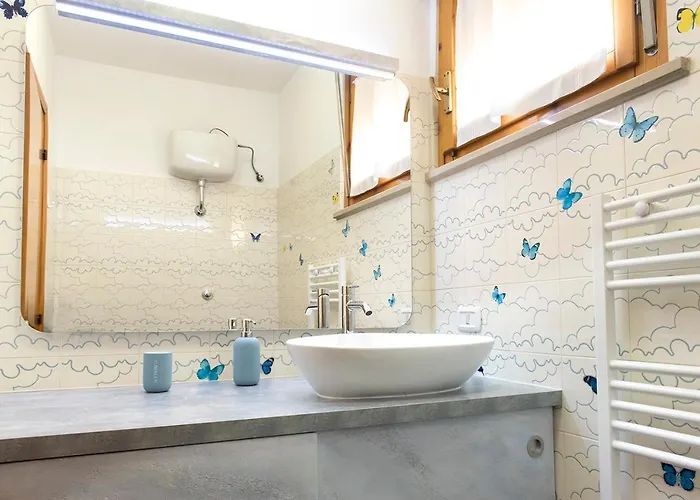 S305 - Sirolo, Deliziosa Con Portico